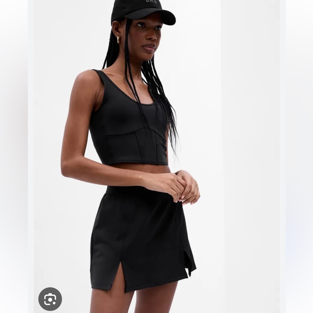 GapFit Eclipse Split Front Exercise Skort | Black | Petite M